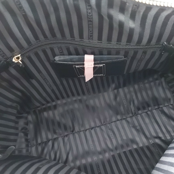 VICTORIA'S SECRET The Victoria Slouchy Satchel chain strap - Picture 10 of 13